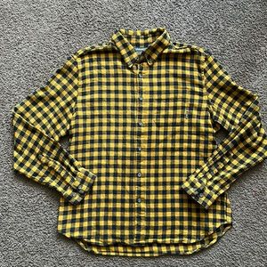 Men’s Eddie Bauer Yellow and Navy buttoned down shirt